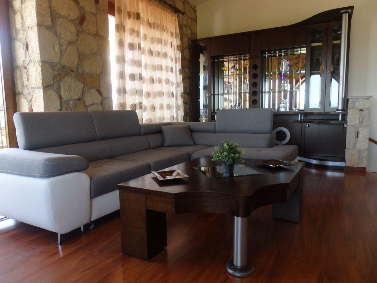 Villa George أفيتوس المظهر الخارجي الصورة